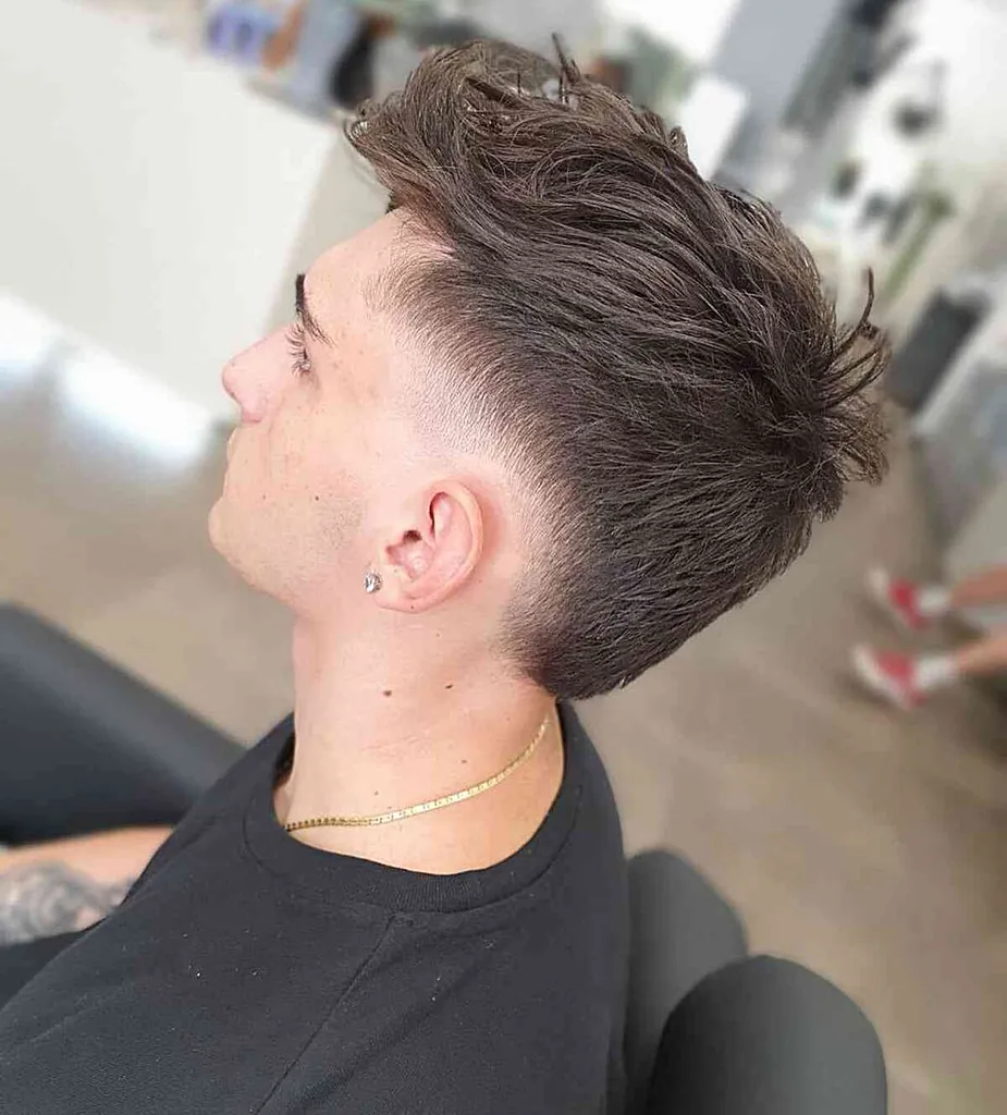 Burst Taper Fade Mullet per giovani uomini' title=