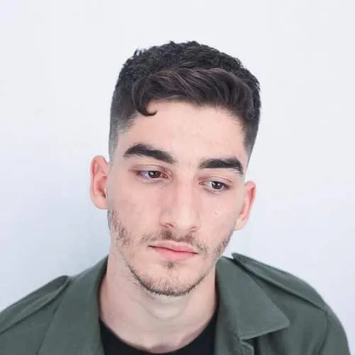 Šoninis kvalifikuotas Quiffas' title=