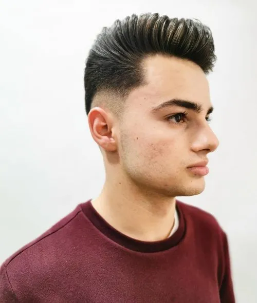 Unordentlich strukturiertes Oberteil mit Skin Fade und Seitenteil' title=