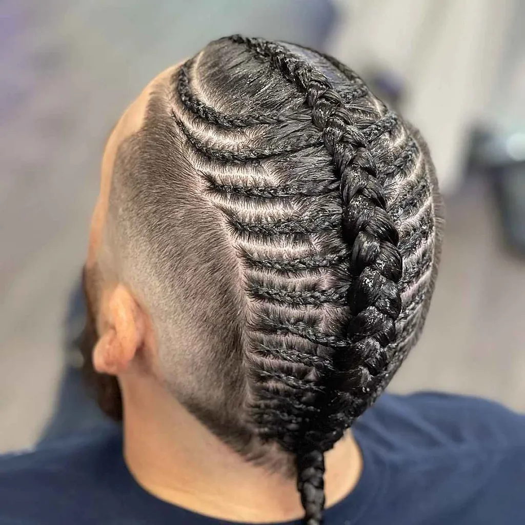 Faux Hawk med en ren blekning' title=