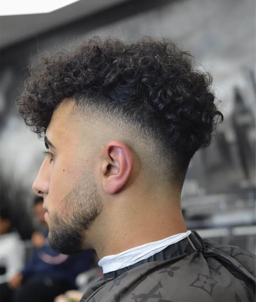 Coupe de barbe courte' title=