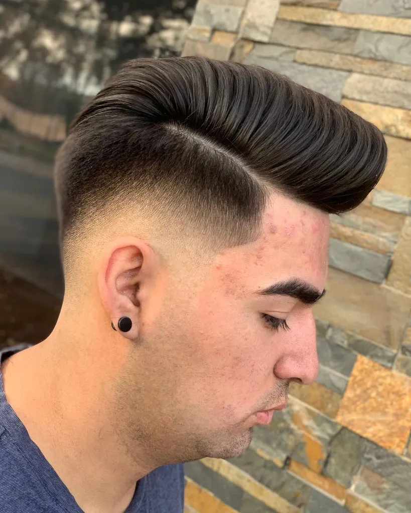 Temp Fade Pompadour aprobat de frizer' title=