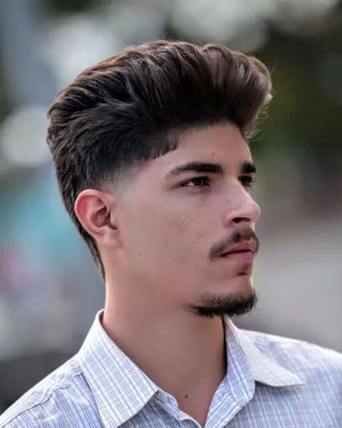 Decolorare la temperatură scăzută pe părul de lungime medie' title=