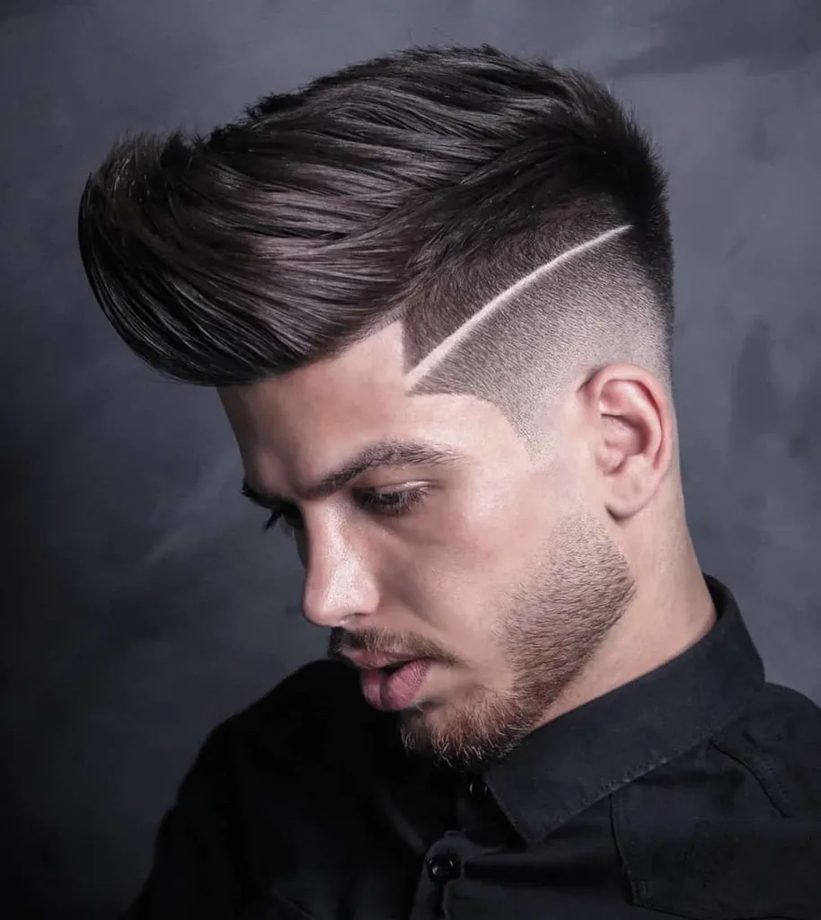 Faux faucon avec fondu de peau élevé et déconnecté' title=