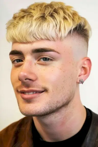 ブロンドスキンフェードエドガーメンズ