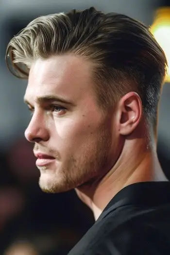 男性向けのアンダーカットのミディアムレングスのヘアスタイル。