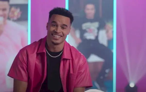 Toby Aromalaran Love Island parelketting