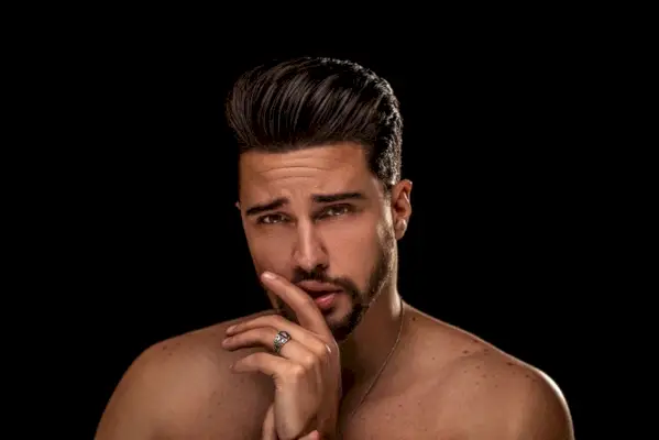 남성 모델 링 뷰티 샷 벗은