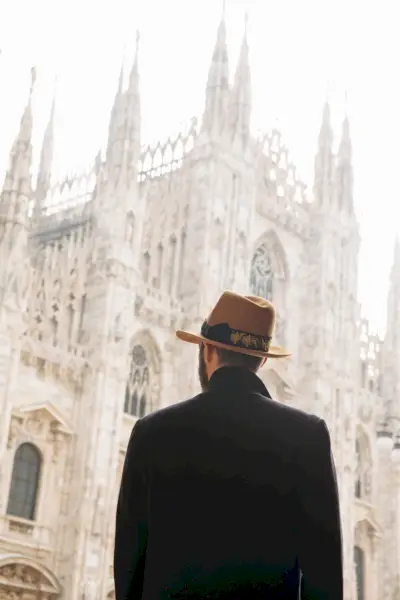 Riccardo Rolandi fotografiert Simone Coriddi mit dem Bogart by Borsalino Cut 5 Hut.