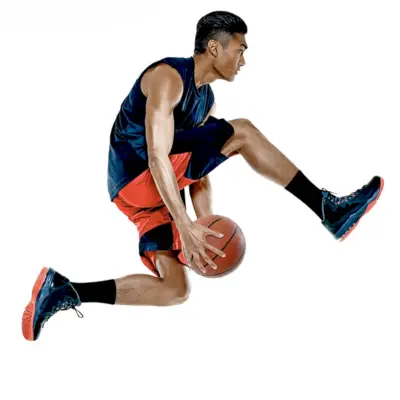 Tiro de acción de baloncesto de hombre asiático