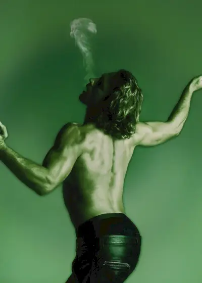 Martiño Rivas nosí kožené nohavice Dsquared2.