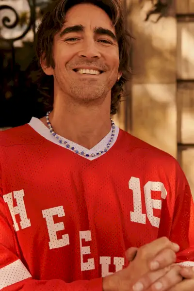 Lee Pace Sports Jersey Halskæde 2022 Mr Porter Photoshoot