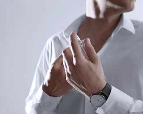 Izbira med kolonjsko vodo in parfumom je odvisna od osebnih preferenc in želenega ambienta