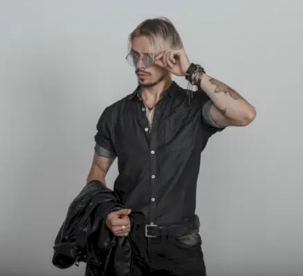 Chambray skjorte i sort jeans til mænd