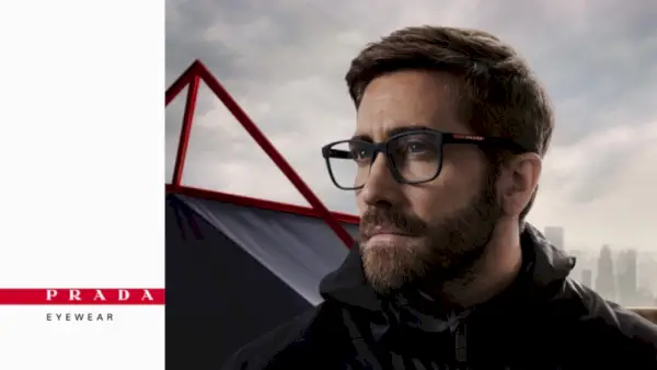 ג'ייק ג'ילנהול מציג את קמפיין המשקפיים של פראדה לינה רוסה