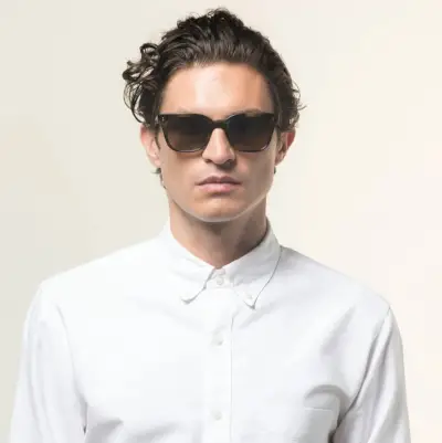 塩。サングラス男性