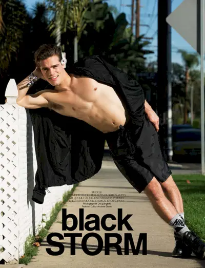 Tucker Des Lauriers Modely Športové štýly na fotenie v ríši divov