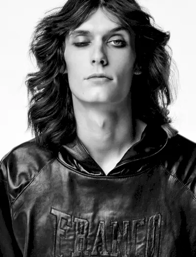 Justin Gossman channelt Inner Rocker voor jongens van Girls Shoot