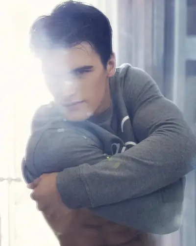 Matthew-Terry-por-Gan-for-Elle-Men-China-02