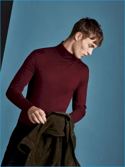 キット・バトラーはザラ・マンのタートルネックで 1973 年のオックスフォード スタイルを取り入れています