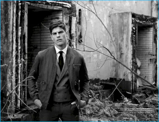 El modelo brasileño Evandro Soldati viste modas de Lacoste L!ve, Carolina Herrera y más para Playboy Brasil.