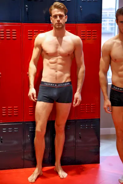 Tommy Hilfiger-ondergoed komt in de kleedkamer