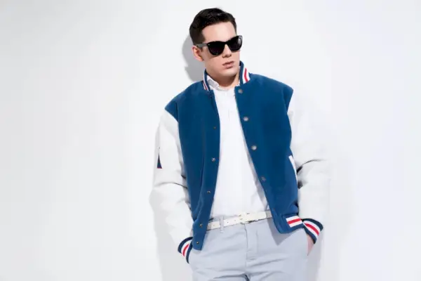 chlapská modrá univerzitná bunda