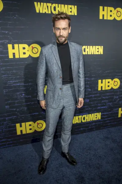 Tom Mison リネン スーツ モックネック セーター 2019