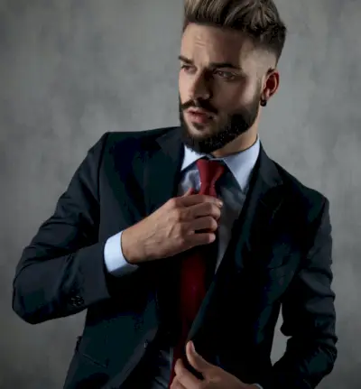 スーツとネクタイの男