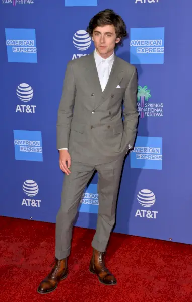 ティモシー・シャラメ ダブルブレスト スーツ レザー ブーツ 2019