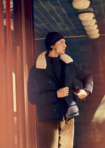 秋のスタイルを披露するボイド ゲイツは、マンゴーとファッショナブルな外出を楽しみます。