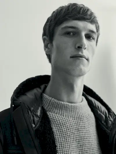 Massimo Dutti 2021 Editorial pentru bărbați The Walk 010