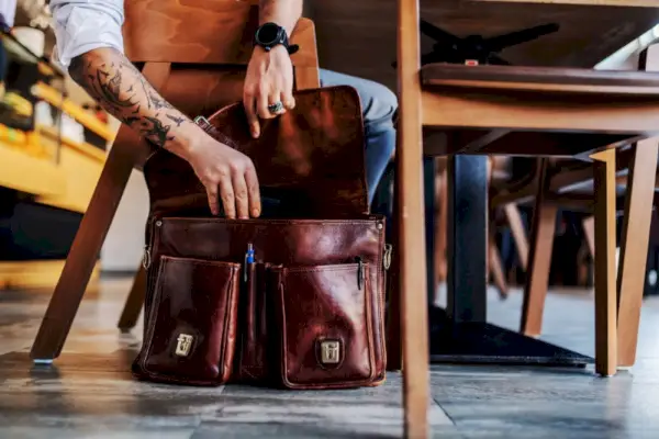 Vyriškas odinis pasiuntinių krepšys