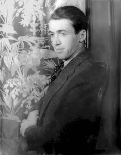 L'acteur James Stewart pose pour une photo le 15 octobre 1934 par le photographe Carl Van Vechten.