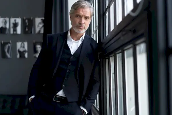 Trīsdaļīgs vīriešu uzvalks