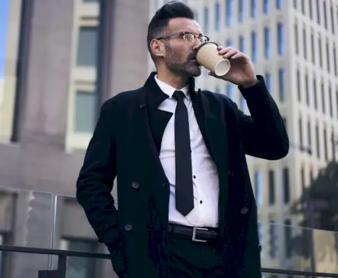 Nobrieduša vīrieša stila profesionālis