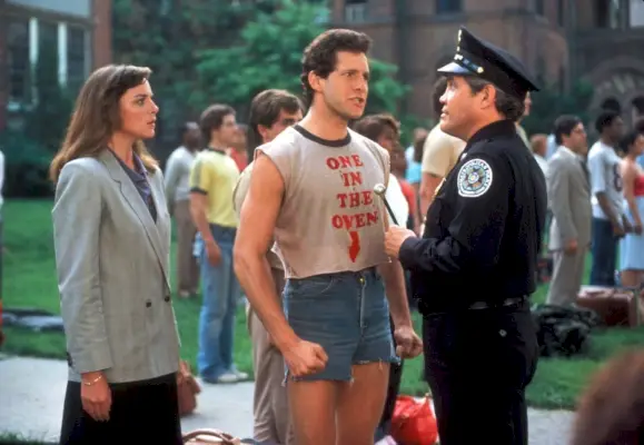 Shorts curtos da Academia de Polícia de Steve Guttenberg 1984