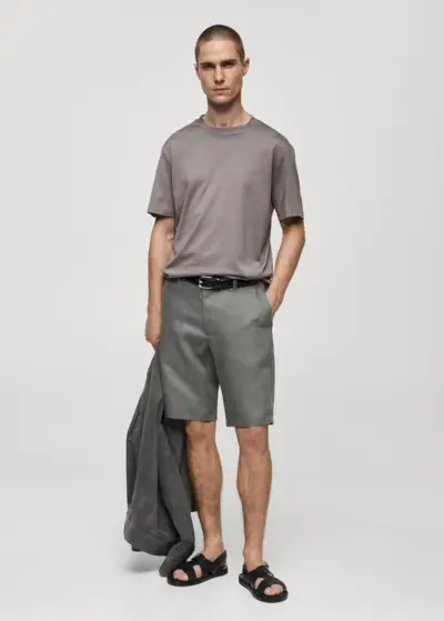 Verfraai uw casual outfit met klassieke bermudashorts.