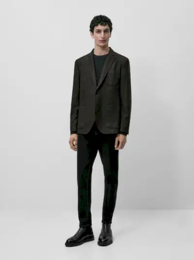 モダンなカクテルの服装は、見た目の多様性をさらに広げます。