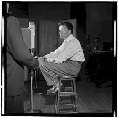 Frank Sinatra in der Liederkrantz Hall in New York um 1947.