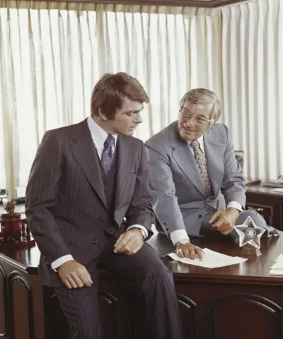 Pomembna razlika med oblekami v sedemdesetih je bil širok rever.