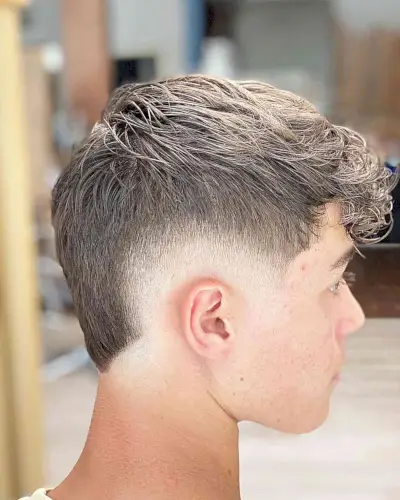 Mid-length Burst Taper Haircut with Fringe for gents