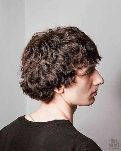 Medium-Length Layered Wings Cut on Guys