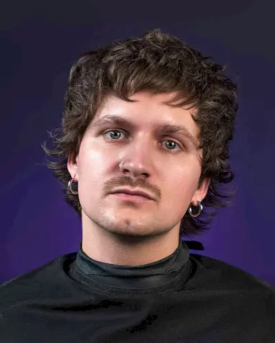 Long and Textured Fringe on a No-Fade Haircut for Men