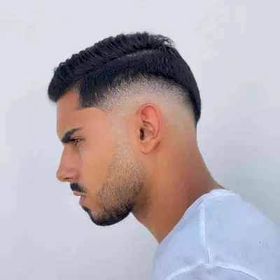 Professional Mens mid skin fade haircut