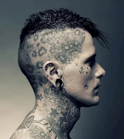 Patogus auskarų vėrimas