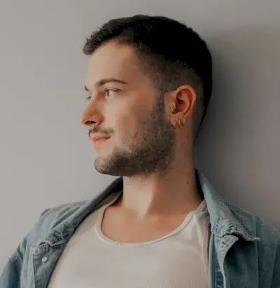 Tragus auskarų vėrimas