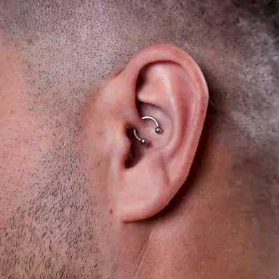 Auskarų vėrimo turas