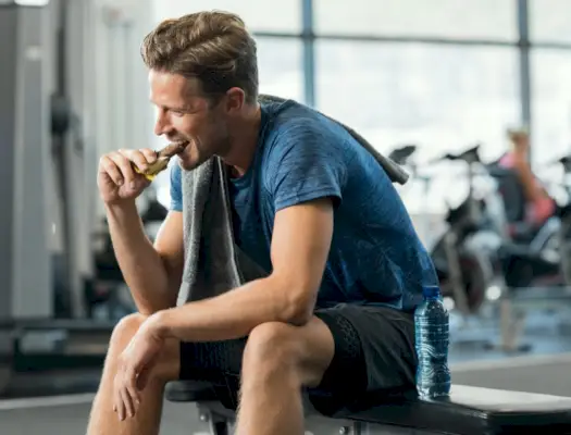 Behåll din energi före och efter träningen med mellanmål.