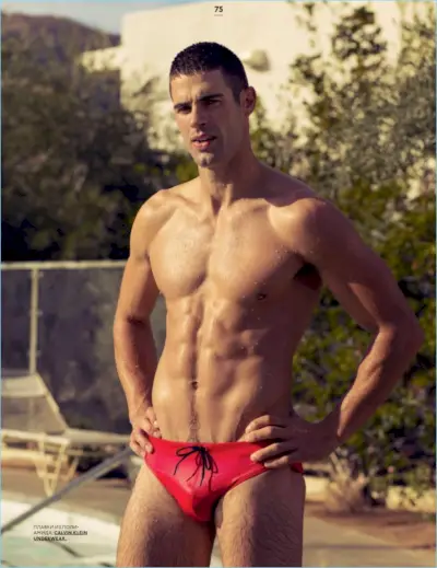 Chad White viaja para Palm Springs para um editorial na GQ Style Russia.